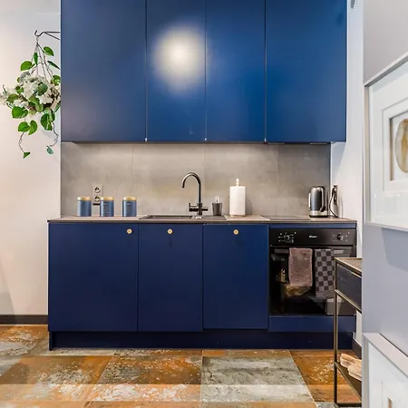 Riverside Garden Marina Apartment *